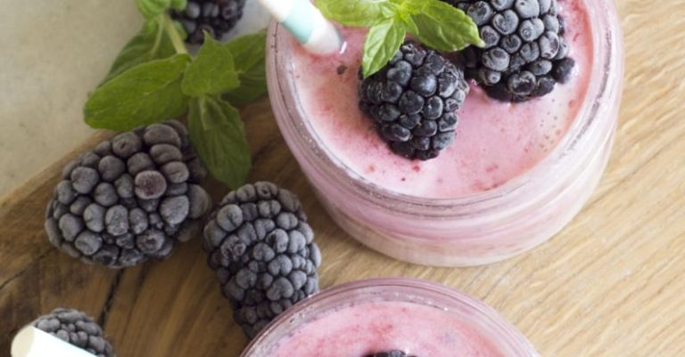 High-Protein Diet - Smooties With Berries