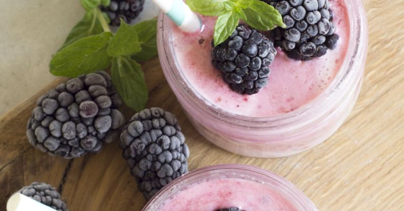 High-Protein Diet - Smooties With Berries