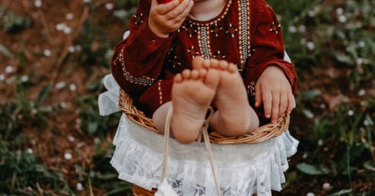 Mindful Eating - little kid in the garden
